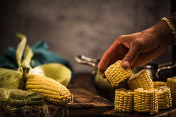 Cooking whole corn on the hob