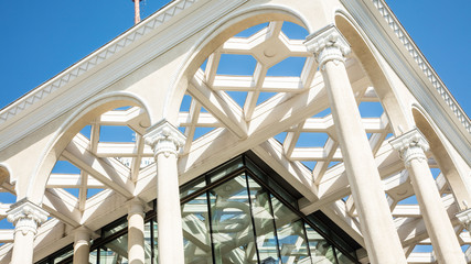 Obraz premium The building with columns in Tbilisi