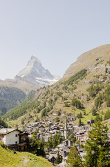Fototapeta na wymiar Zermatt, Bergdorf, Dorf, Kirche, Wallis, Alpen, Matterhorn, Wanderweg, Sunnegga, Wanderferien, Sommer, Schweiz