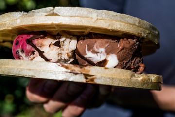 Halva ice cream sandwich / Kagit helva arasi dondurma.
