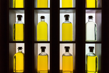 Botellas de aceite de oliva - 170751134