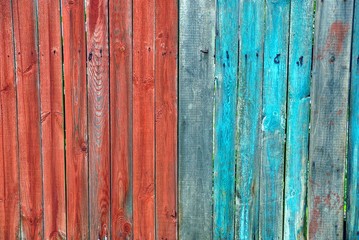 Fototapeta na wymiar красно синяя деревянная текстура из досок старого забора