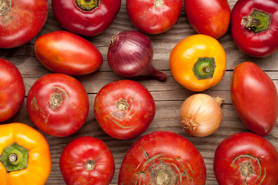 vegetables crop background onions garlic tomatoes, pepper, top view