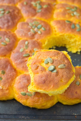 Kürbis- Brötchen aus Hefeteig