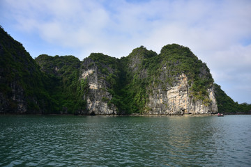Fototapeta na wymiar Felsen in der Halong Bucht Vietnam