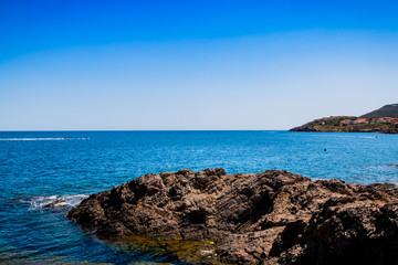 Fototapeta na wymiar Vue sur la mer depuis Collioure
