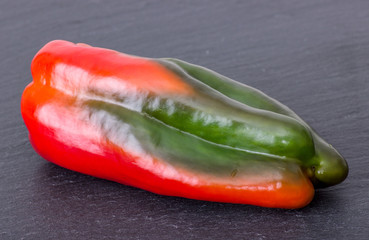 rot grüne reife paprika
