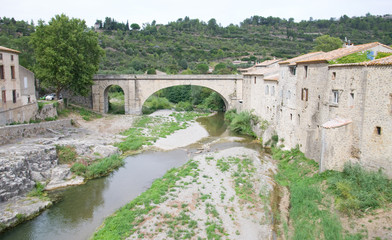 Fototapeta na wymiar Pont moderne de Lagrasse