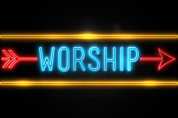 Fototapeta premium Worship - fluorescent Neon Sign on brickwall Front view
