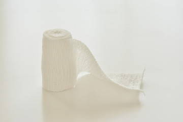 包帯　 白バック

