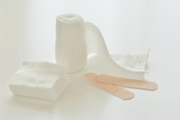 包帯　コットン　絆創膏  白バック

