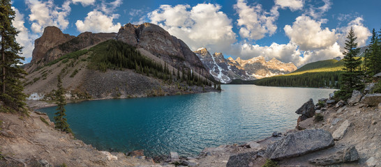 Fototapeta na wymiar Beautiful Moraine lake panorama in Banff National park, Canada.