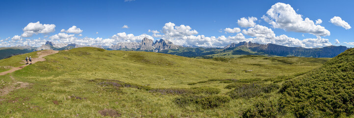 Fototapeta premium Landschaft Seiser Alm im Sommer