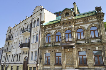 Fototapeta na wymiar Historic townhouses on Andriyivskyy Descent - a historic street connecting Kiev's Upper Town neighborhood and the historically commercial Podil neighborhood.