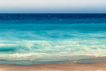 Waves on the sandy beach - 170809944