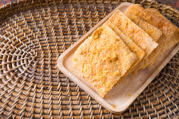 Rice cracker with dried shredded pork