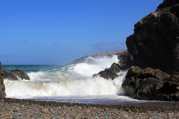Wellen brechen auf den Strand - Fuerteventura