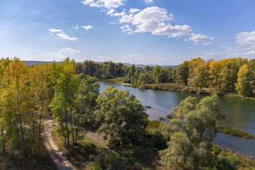 Fototapeta na wymiar River valley in the countryside in autumn