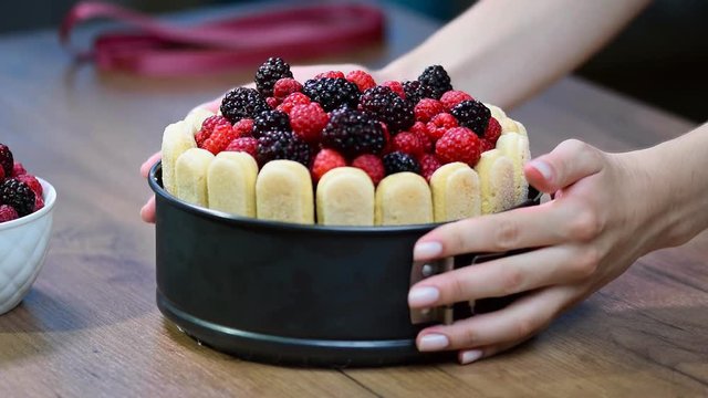 Cake "Charlotte " with raspberries and cream. Remove the cake Charlotte with forms