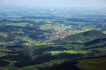 Fototapeta na wymiar Blick vom Hochgrat auf Oberstaufen
