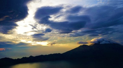 Lever de soleil sur le mont Agung - Bali