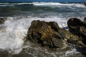 Brandung an der Küste von Kreta
