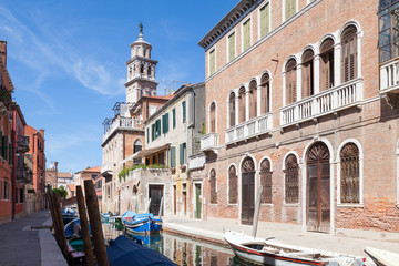 Rio de San Barnaba and Fondamenta Gherardini, Dorsoduro, Venice, Veneto, Italy, a picturesque back canal