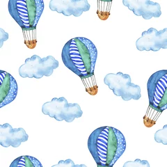 Stickers fenêtre Animaux avec ballon Modèle sans couture avec montgolfière et nuages bleu pastel moelleux sur fond blanc. Illustration aquarelle dessinée à la main.