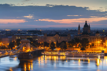Fototapeta na wymiar View of the Chain Bridge and St. Stephen's Basilica in Budapest. 