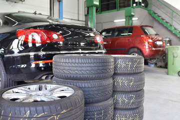 Reifenwechsel Beim Auto In Der Werkstatt Tire Change At