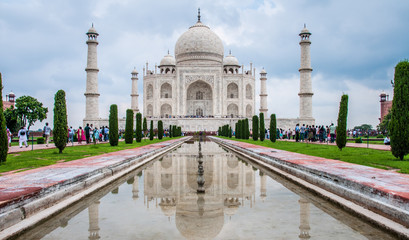 Fototapeta na wymiar Reflections of the Taj Mahal