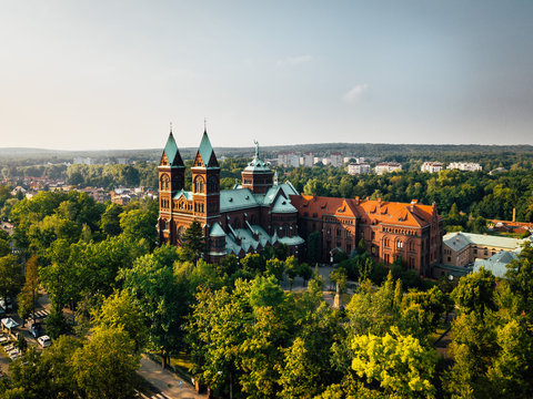 Katowice Parafia Św. Ludwika Kr&oacute;la i Wniebowzięcia NMP z powietrza