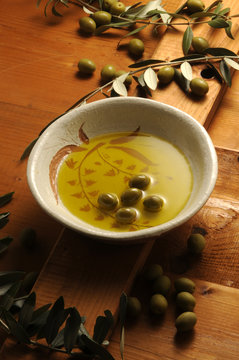 Aceite de oliva Olio di oliva &Epsilon;&lambda;&alpha;&iota;ό&lambda;&alpha;&delta;&omicron; Azeite Oliven&ouml;l שמן זית Olive Zeytinyağı oil Maslinovo ulje Оливковое масло Olej oliwkowy 橄欖油 Ulei de जैतून का तेल măsline زيت زيتون