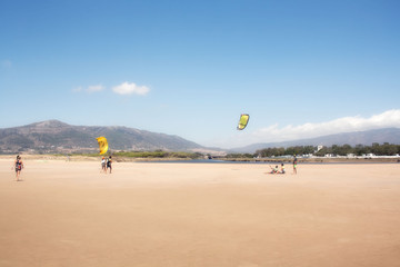 Obraz premium surfing on the parachute developed on the coasts of oceans and seas.