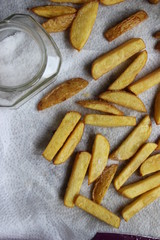Fototapeta na wymiar Hausgemachte Pommes Frites