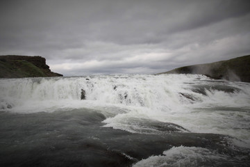 Islande, sous la chute de Gulfoss