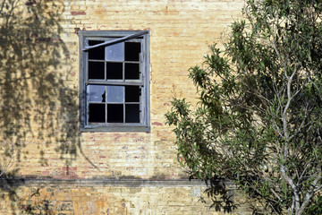 Fototapeta na wymiar facade of old construction with broken window