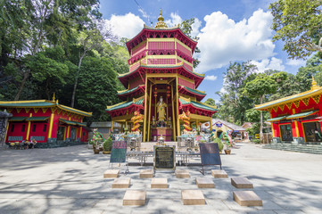 Obraz premium Tiger Cave Temple in Krabi province, Thailand 