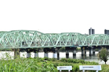 荒川河川敷 荒川橋梁を走る湘南新宿ライン