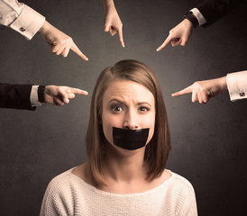 Obraz premium multiple hands pointing at woman