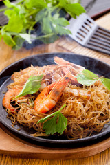 Shrimp potted with vermicelli
