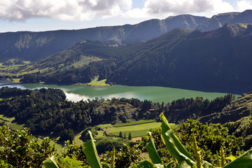 Vulkankrater Sete Citades mit Kraterseen Laguna Azul und Laguna Verde © fmb