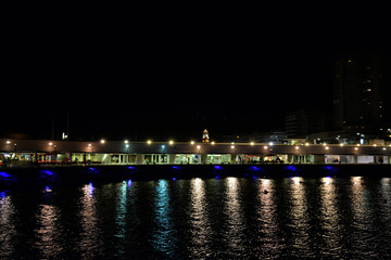 Fototapeta na wymiar Ponta Delgada in der Nacht Altstadt mit Platz der Republik und Hafen)