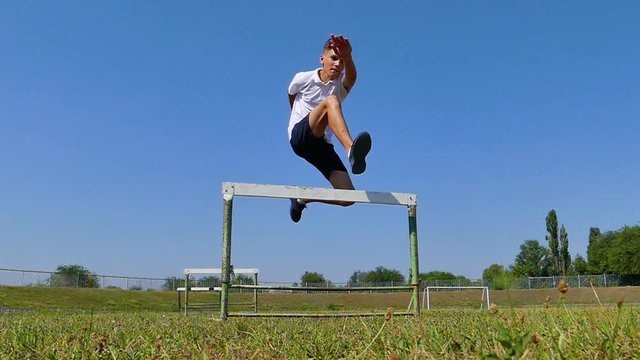 Runner to overcome the obstacle