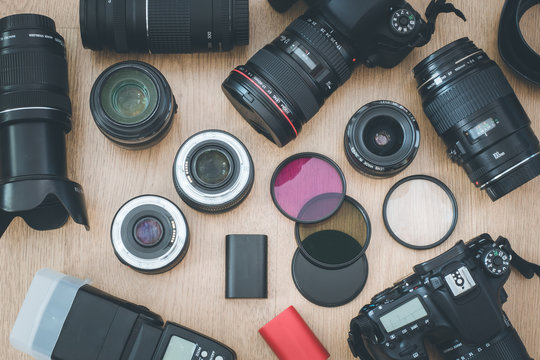 Fotoausrüstung bestehend aus Kameras, Objektiven, Filter