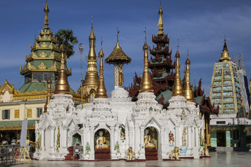 Fototapeta premium Shwedagon Pagoda in Yangon, Myanmar (Burma)
