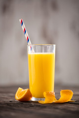 orange juice with orange slices .