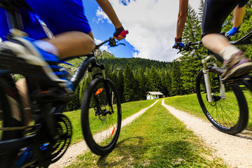 Obraz premium Mountain cycling couple with bikes on track, Cortina d'Ampezzo, Dolomites, Italy