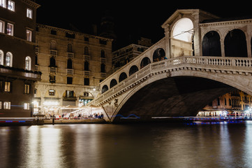Fototapeta na wymiar Rialto bridge at night, Venice Italy