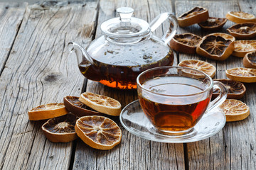 Christmas tes with festive dry oranges